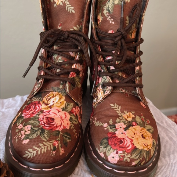Dr. Martens floral combat boots 🌸🌹 - Picture 5 of 6